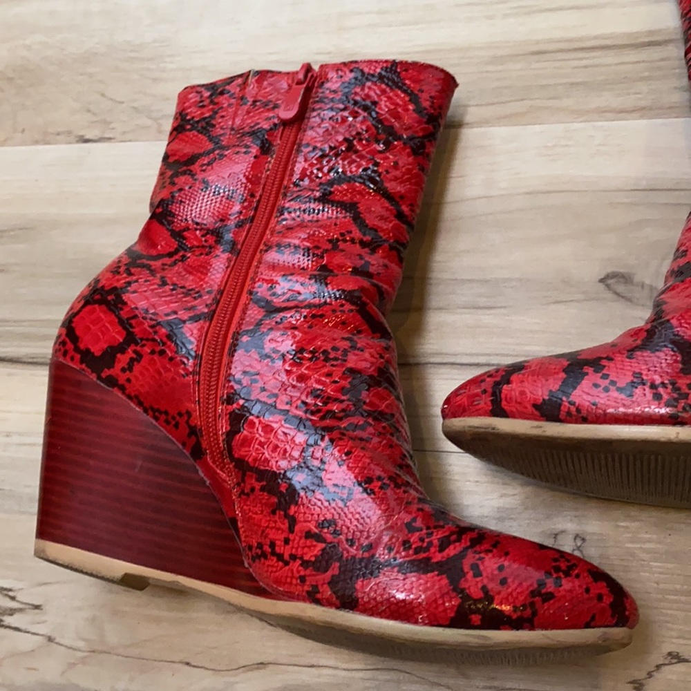 Ashro Red Animal Print Wedge size 6 - Picture 3 of 8